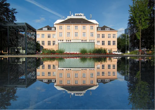 Bild vom Akademiegebäude